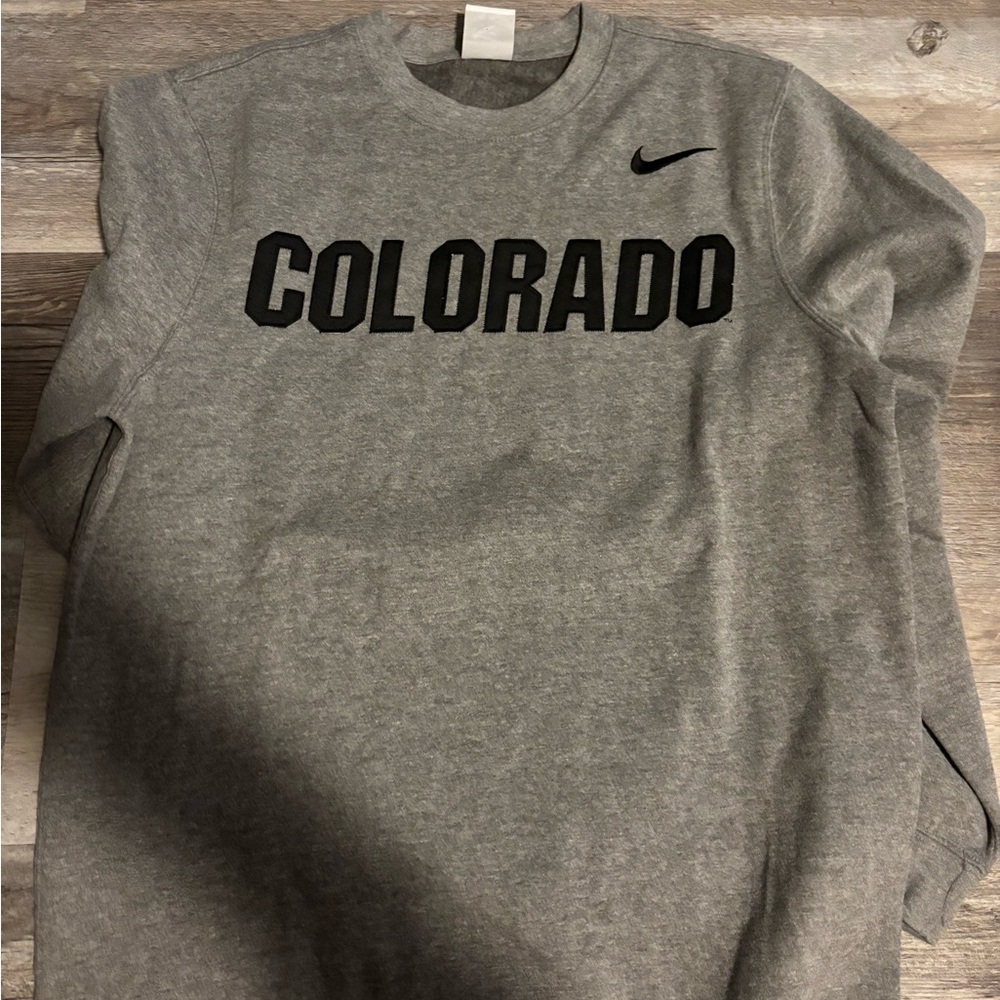 nike colorado boulder crew neck size medium